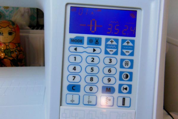 Fonctions avancées de la machine à coudre Janome Skyline S3