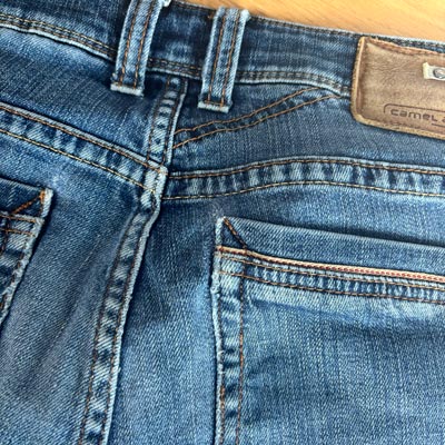 Recoudre un trou dans une poche de pantalon en jeans