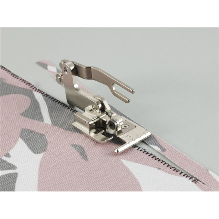 Pied couteau raseur, coud et coupe Pied couteau raseur, coud et coupe